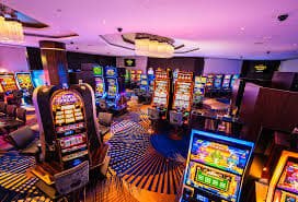 casino app live casino table with real dealer streaming on mobile